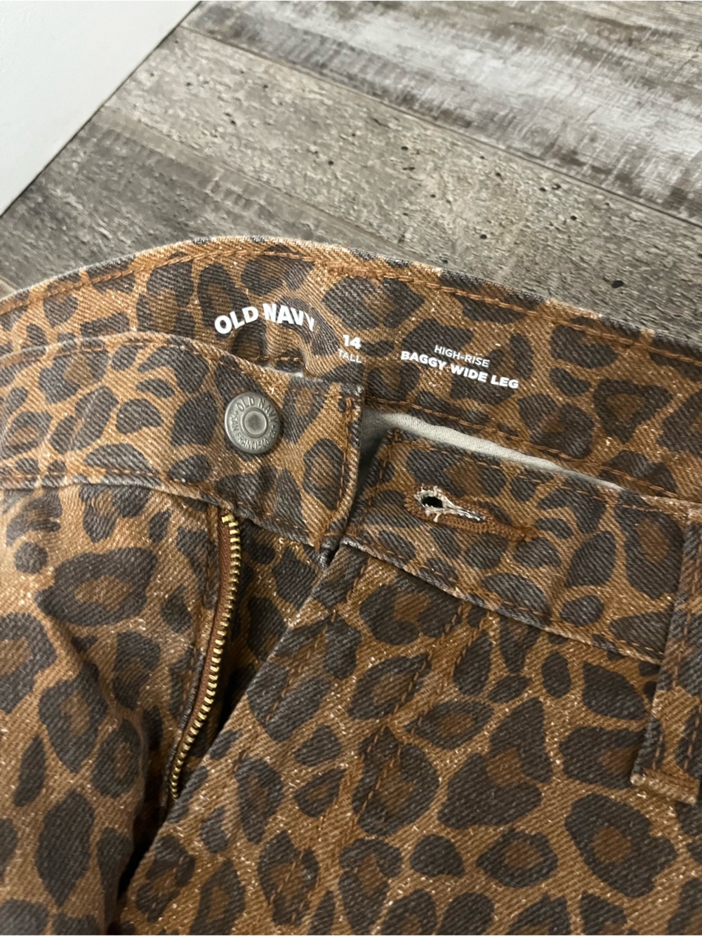 Old Navy Leopard wide leg jeans - Picture 2 of 3